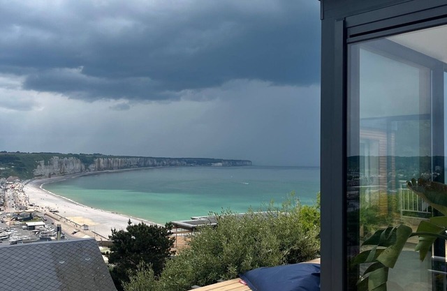 Fécamp: 8-bed villa with breathtaking views of the Etretat cliffs.