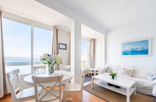 Fee4Me Front line beach flat in Caión