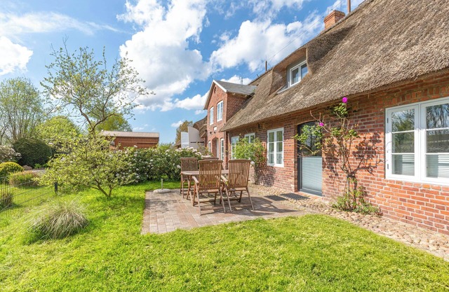 Feel-good atmosphere under thatched roof in the beautiful vacation apartment "Wa