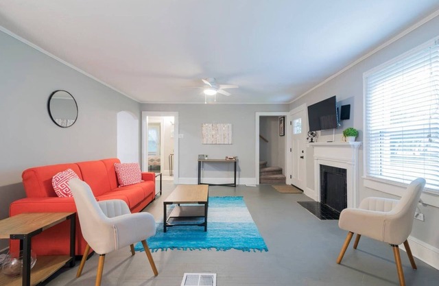 Feels Like Home! 4BR Charming Conveniently Located
