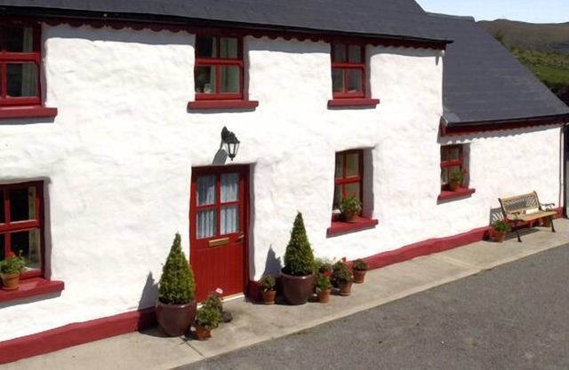 FEHANAUGH COTTAGE, country holiday cottage in Lauragh, County Kerry