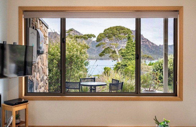 Feldspar (FS3) - Freycinet Holiday Houses