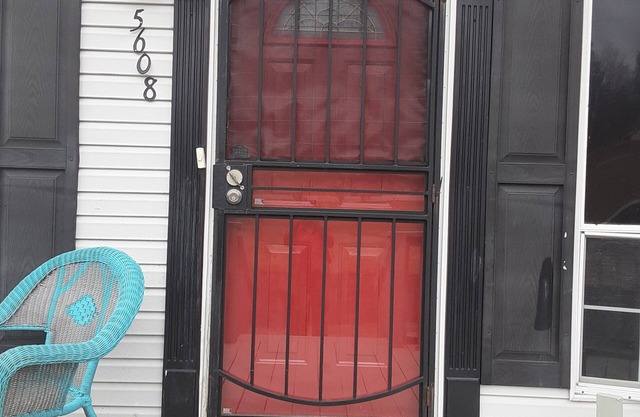 Felix Culpa-Red Door: Cozy 3 Bedroom duplex home near Ft. Jackson, SC