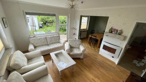 Ferienhaus An der Weinrebe in Bad Hersfeld mit Garten, 2 Bäder, 2 Schlafzimmer & Küche - gratis Parkplätze