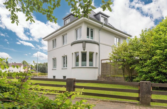 Ferienhaus "dat Witte Hus am Friedrichberg" in Husum für bis zu 12 Personen