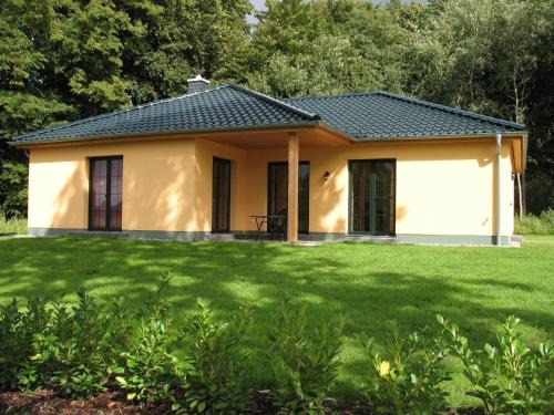 Ferienhaus in ruhiger aber zentraler Lage, mit zwei Terrassen und Garten