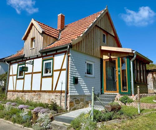 Ferienhaus KellerwaldChalet in Jesberg mit großem Garten zur Alleinnutzung