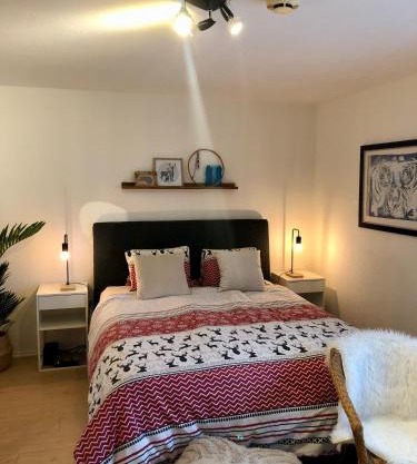 Ferienhaus Zulg-Doppelzimmer mit Gartenblick