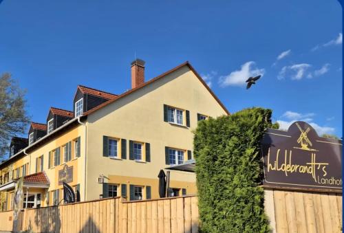 Ferienwohnung - in Hildebrandts Landhotel