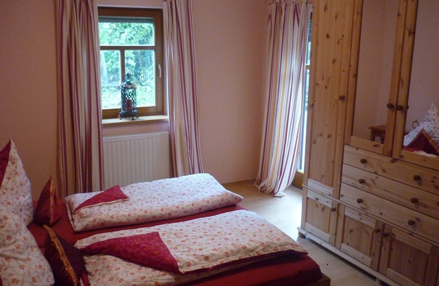 Ferienwohnung mit Überdachter Pergola und Großer Terrasse