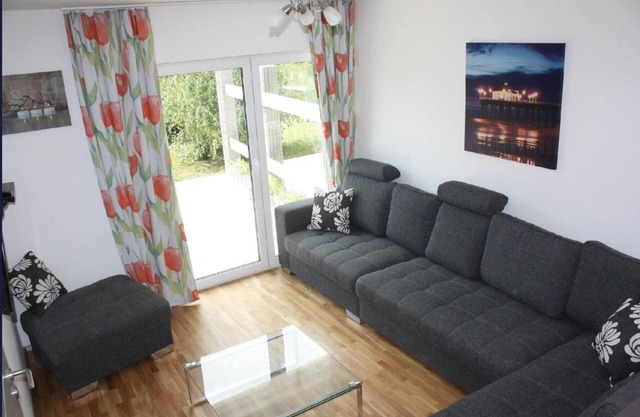 Ferienwohnung Neuendorf für 1 - 9 Personen mit 2 Schlafzimmern - Trampolin, Boot