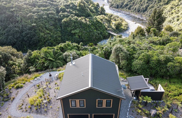 Fern Valley Cabin - Native Bush Retreat in Otaki Gorge
