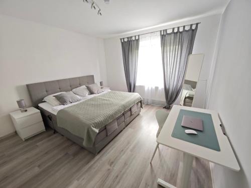 FH-Nähe: Modernes Apt mit Balkon