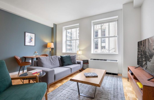 FiDi 1BR w Residents Bar Golf Simulator Gym NYC-270