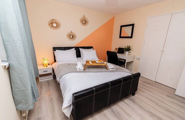 Fife St - Spacious 4 bed house. Sleeps 6.