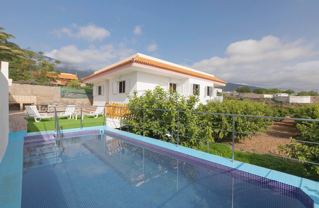 Finca "Clemente House, Private Pool" with Sea View, Private Terrace & Wi-Fi