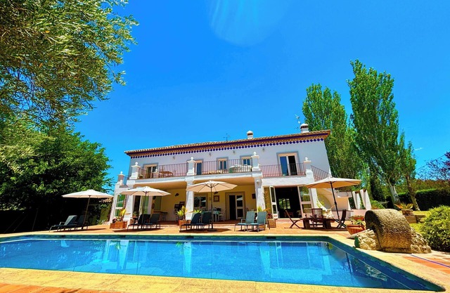 Finca Maridadi - Luxury Spacious 5 Bed Villa & Pool Near Majestic town of Ronda
