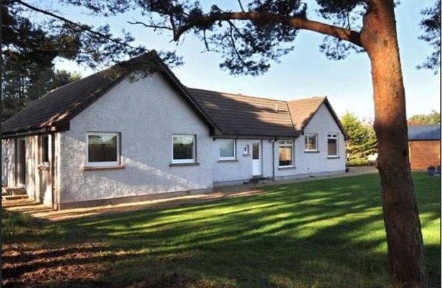 Findhorn Holiday House is a spacious modern bungalow, large garden. New listing.