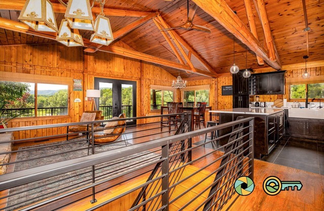 Fireside Chat - rustic luxury w/golf course and mtn views