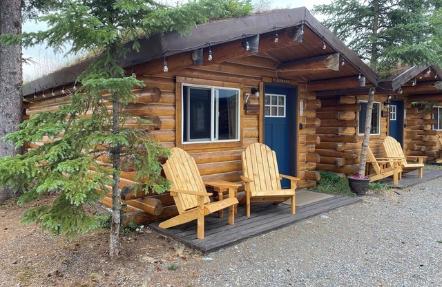 Fireweed Cabin-Modern Comfort in the Last Frontier (For families or casual travelers)