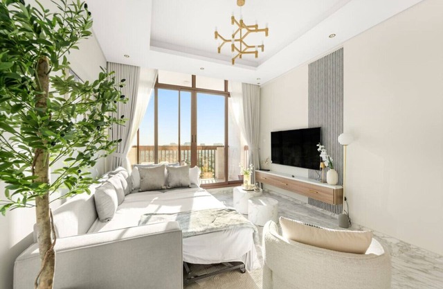 FIRST CLASS | 1BR | Luxurious Overlooking Pool