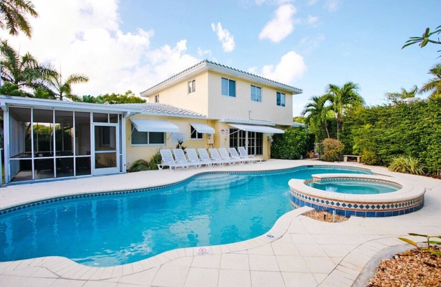First-Class Villa in Hollywood Lakes Heated Pool