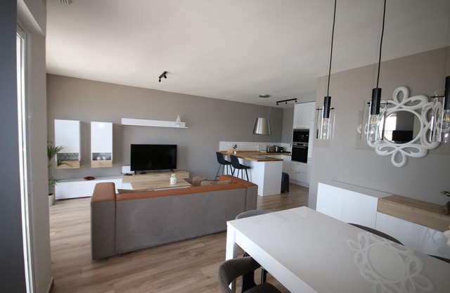 FIRST LINE APARTMENT LO PAGAN