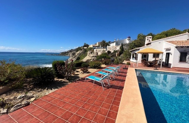 First Line Villa Seafront With Private Pool and Direct Access to the Sea!