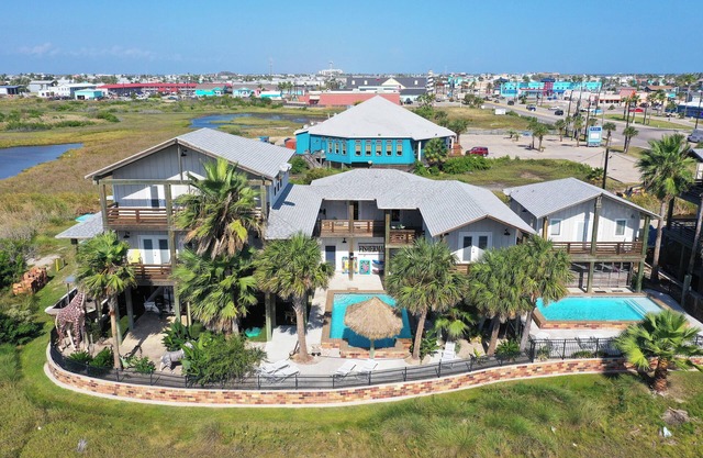 Fish Camp Buyout by AvantStay | Unique 6BDR Escape, Private Pool + Views!