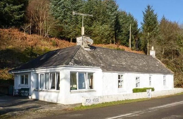 FISH HOUSE, pet friendly, with open fire in Kirkcudbright