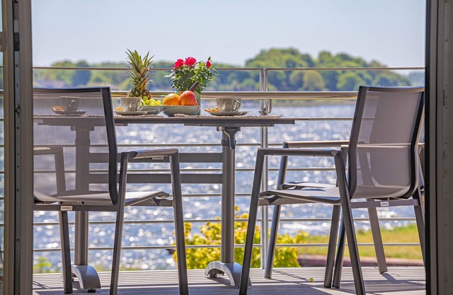 Fjord berth 4 - shower, balcony, garden furniture, underfloor heating, parking lot