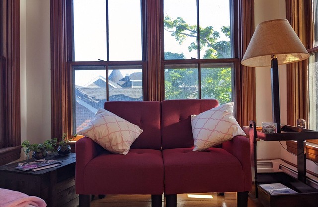 Flamingo Suite (Downtown Wolfville)