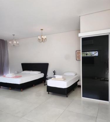 Flat 01 - Zona Sul Prox UMC, Praia Clube, Shopping e Pátio Vinhedos