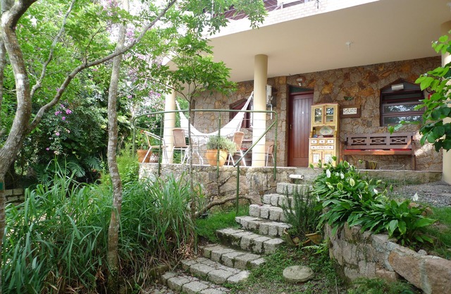 Flat between the green and the sea in Sambaqui