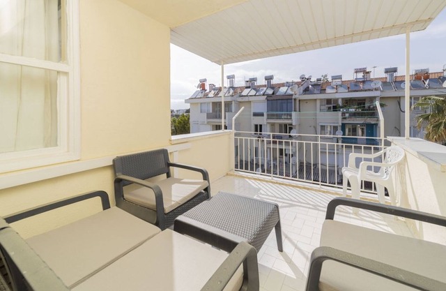 Flat w Balcony 10 min to Lara Beach in Antalya