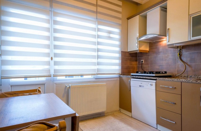 Flat w Balcony 5 min to Metro and Coast in Izmir