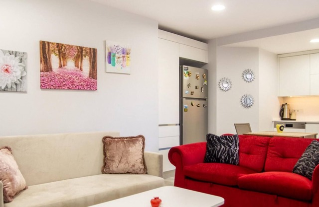 Flat with Shared Pool Close to the Beach in Cesme