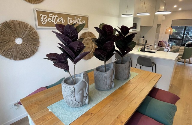 Flatbush Holiday Accommodation, 3 Bedroom Town House WH1 | Apartment