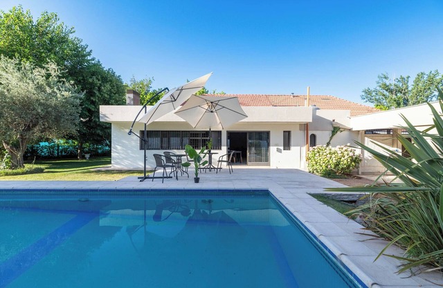 FLIPHAUS Wine Country Mansion 27pax