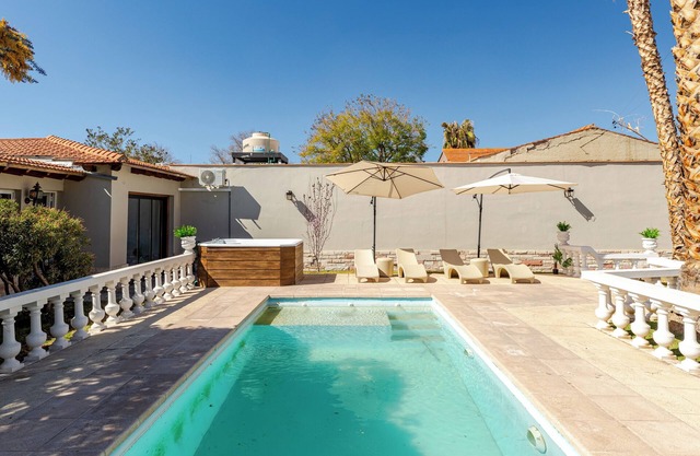 FLIPHAUS Wine Country Erlich 22 pax