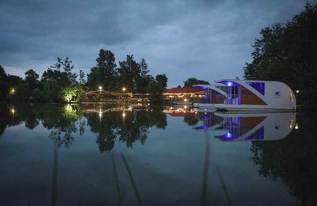 Floating Dream, Houseboat
