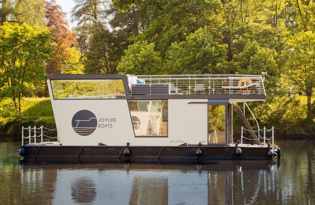 Floating Home-Hausboot in Mettlach Hafen by Interhome