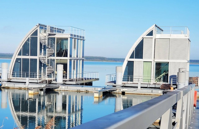 Floating vacation apartment on Lake Geierswald