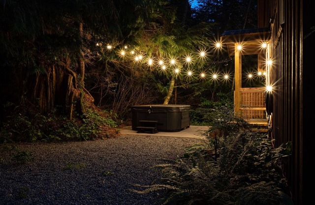 Florencia Bay I Elegant Rustic I Hot Tub I Fireplace