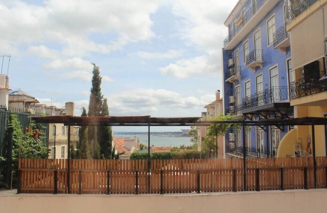 Flores - Triplex in Chiado w/terrace & parking!