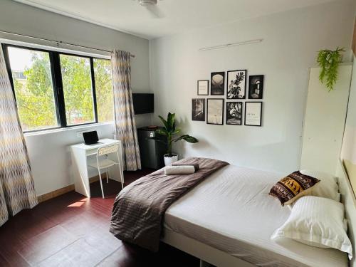 Flow: Private Studio in Koregaon Park. WiFi AC SmartTv