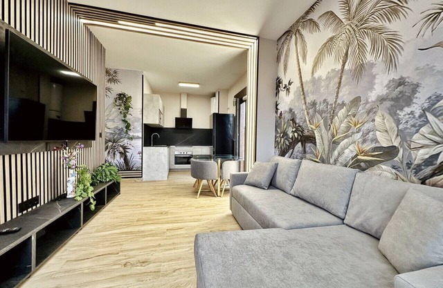 Flower Deluxe with Garden 1