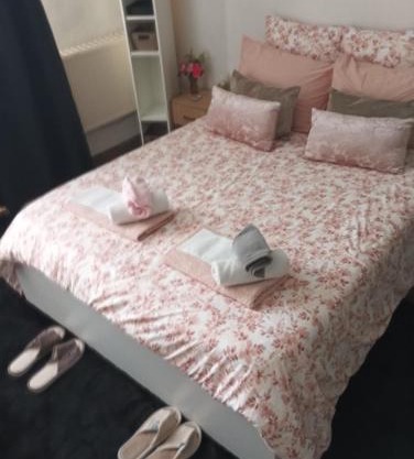 flowers room au coeur de saint Ouen parking gratuit