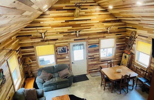Fly Reel Cabin w/hot tub