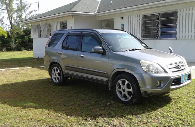 FOR RENT BY LOCAL LADY 2 BEDROOMS TWO BATH CLEAN AIR CONDITIONED BAHAMIAN HOME